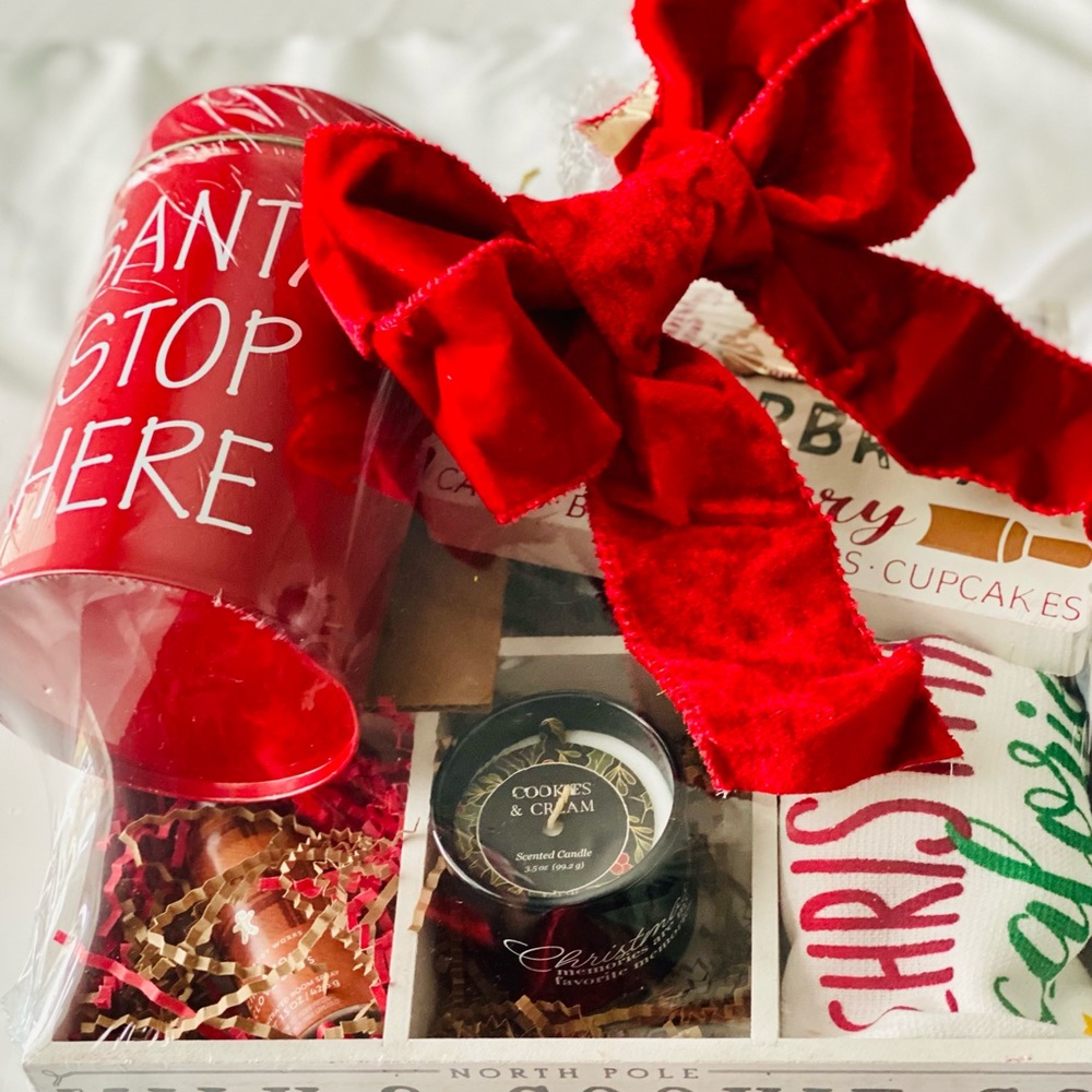 Christmas 🎄 holiday in a box ❄️